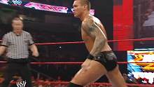 希莫斯在兰迪准备边绳DDT时，踢出爱尔兰大脚！王大锤救下兰迪