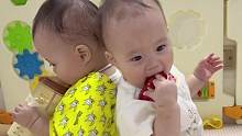 两小只在干嘛～奇奇怪怪可可爱爱#双胞胎 #人类幼崽迷惑行为大赏 #萌娃