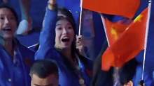 跨栏女神吴艳妮对着镜头比心！#吴艳妮#杭州亚运会