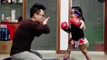 六年前父亲手把手教综合格斗，六年后 小女孩的蜕变离不开父亲背后的付出和汗水#传递正能量#传身教的爱#
