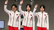 祝贺中国代表团黄雨婷分别获得女子十米气步枪团体决赛，女子十米气步枪个人决赛金牌