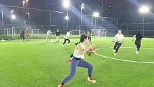 力量不够声音来凑，HG恢复夜训啦啦啦#美式橄榄球 #橄榄球 #日常训练 #运动女孩 #腰旗橄榄球 #