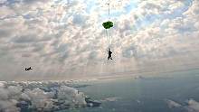 云破日出，你是那道光束。#跳伞 #旅行 #KingJD #全屏观看