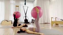 健身球练腹肌，三个动作燃烧你的腹部脂肪～#普拉提 #遇见更美的自己 #塑形减脂 #瘦 #球瑜伽 #自