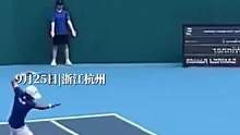 9月25日，杭州亚运会。韩国网球一哥权纯雨，爆冷不敌世界第636位泰国选手，赛后狂砸球拍拒绝与对手握