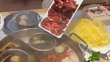 宝子们注意了！禧禾鲜牛肉火锅国庆特推出，爆好吃牛肉拌饭只要9.9，采用自制酸菜和慢炖牛肉制作，味道超