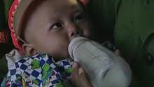 小孩真可怜，家里没钱治就要送人#因为一个片段看了整部剧