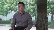 员工脱下衣服擦汗，无意间被总裁看到胎记，竟是失散30年的儿子