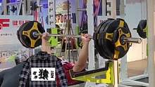 新手刚去#健身房 千万不要练#史密斯卧推 完全#智商鉴定 这东西唯一作用☞给选美大佬#疲劳管理 就#
