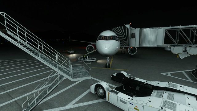 吉祥航空空客A321neo夜降西双版纳嘎洒国际机场