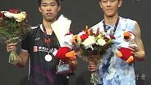2023年丹麦公开赛，翁泓阳2:0战胜李梓嘉，首夺超级750赛冠军，同时也收获了他本赛季的第2冠。#