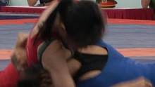 摔跤运动员的力量究竟有多大#竞技体育 #美女 #摔跤 