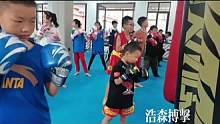 5岁佑籽娃全班最小，但精气神绝不含糊。#少儿搏击散打 #自由搏击训练 #每个动作都是用汗水换来的 #