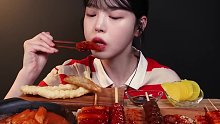 【Boki 字幕版】香辣炒年糕搭配酥脆的炸物、调味饺子、炸鸡香肠吃播