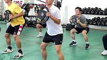 一个杠铃片练完全身#日常训练 #肌肉耐力