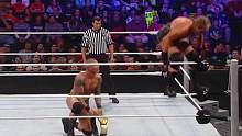 重量级冠军头衔赛，传奇杀手大战美摔硬汉，“RKO”砸在铁椅上