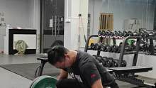 调整了下提铃，空腹抓70很稳很轻松，挺个100，重心还是偏前了。#高翻 #举重 #爆发力训练 #抓举
