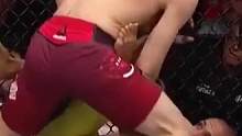 #ufc #综合格斗 #这谁顶得住啊 #战斗力爆表 #比赛现场 