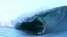 一道让所有人为之疯狂的巨浪！
#冲浪 #极限运动 #专业动作请勿模仿