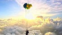 海南绝美的日出跳伞！直接把氛围感拉满。