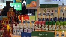11月10日，“好客山东 好品山东”2023北京推介活动现场，得益乳业带着特色产品亮相。相比于普通常