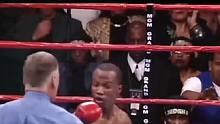 被KO判输，黑人选手竟然拿拳头威胁裁判#格斗 #拳击 