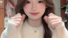 圣诞预热啦让好朋友给你拍~#手势舞 #甜妹 #看镜头宝宝 #甜甜的手势舞