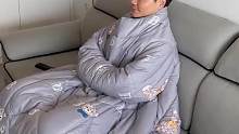 给家里人安排上了抱枕被 #抱枕被 #抱枕被子两用 #抱枕被子二合一