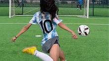 我就说你怎么会刷到足球#足球女孩 #足球转场 #一起踢球吧