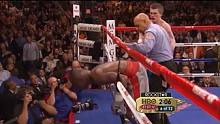 梅威瑟的演技真的没得说，一拳没挨到，成功让对方扣分#拳击 #kotv #梅威瑟 #哈顿