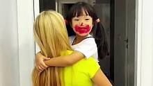 小女孩偷涂妈妈口红，结局真是意想不到！#看一遍笑一遍 #这操作都看傻了 #老外真会玩 #脑洞大开 #