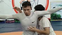#摔跤运动 考考大家这是练什么呢？估计没人知道吧
