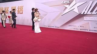 【紅毯儀式】 最佳教練組提名代表JDG陸凡 吳碩、WBG Daeny、BLG Tabe入場(chǎng)