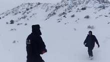 #哈萨克语 风雪天牧民羊群走失，民警紧急搜寻