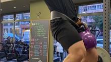 上肢推拉30kg负重做个组
保加利亚回到90kg了…
#冬训 #力量储备 #crossfit #下肢