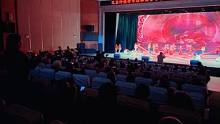现在的“村晚”都这么炫吗， 巴里坤县新市路社区举办2024群众村晚，百姓舞台，座无虚席（编辑：胡龙）
