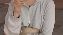 #街头随访 从来没有收到过男孩子礼物的女孩子