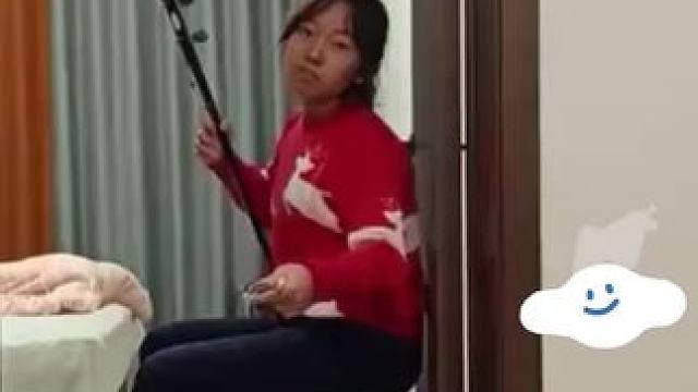 #原谅我不厚道的笑了 孙女被没收手机后拉二胡，网友：这一曲别有风味