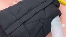 洗完的羽绒服总是一坨一坨的，或者平时着急穿的衣服都可以用这个烘干袋，洗完的羽绒服边吹边拍打，不仅干的
