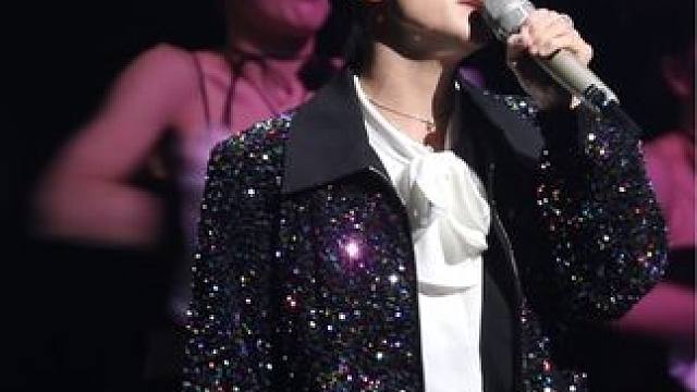 《风的季节》直拍来啦～ 周深的粤语歌好好听啊 “凉风轻轻吹到悄然进了我衣襟” 同时也唱进了我心坎里#