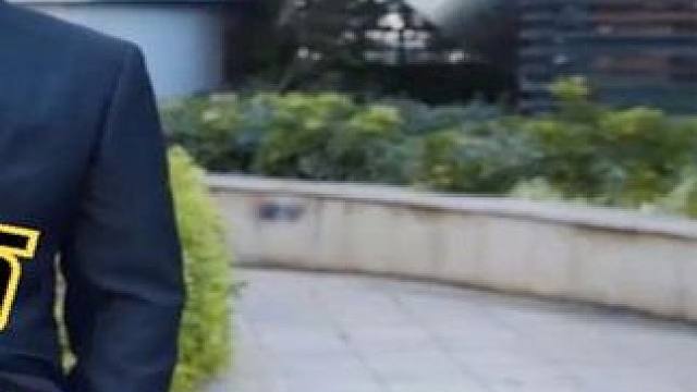 一个月连500万都花不完，小伙被父亲责骂不会花钱！爆笑炫富系列