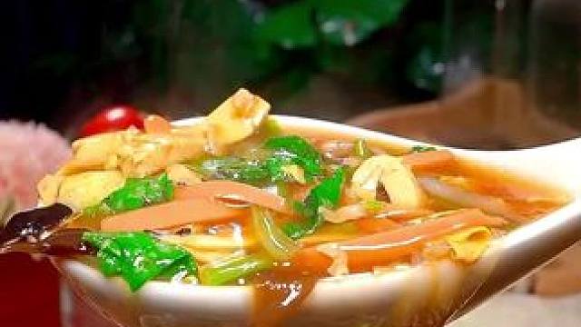 冬天这么冷赶紧来一碗酸辣汤暖暖吧#妈呀太香了 美食推荐官 #好吃到停不下来 #大人小孩都爱吃 