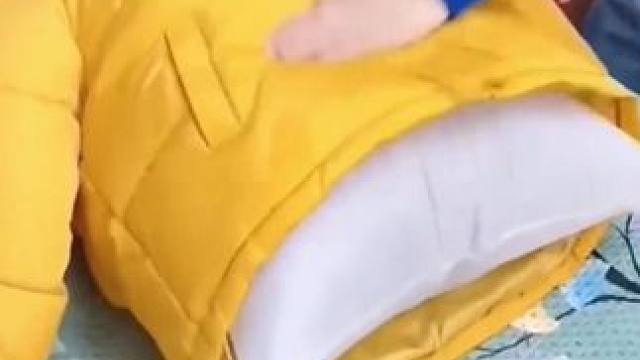 用它烘干衣服太方便了， 厚薄都可以，特别是羽绒服，不用去干洗店也能很蓬松#烘干袋 #羽绒服蓬松小妙招