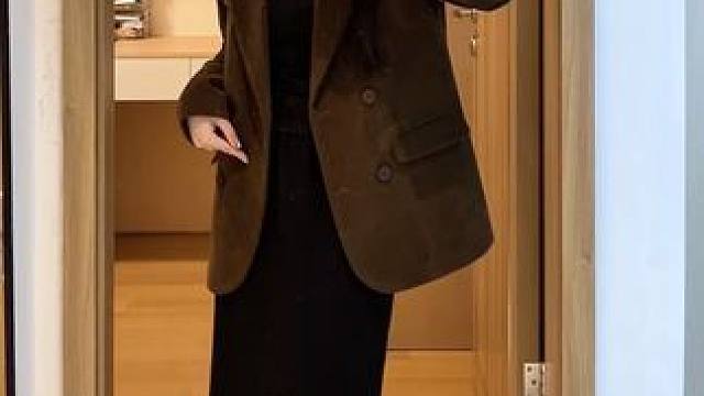这件灯芯绒外套质感真的好，而且性价比贼高，穿在身上真的太显气质了#158小个子穿搭 #拿捏韩剧氛围感