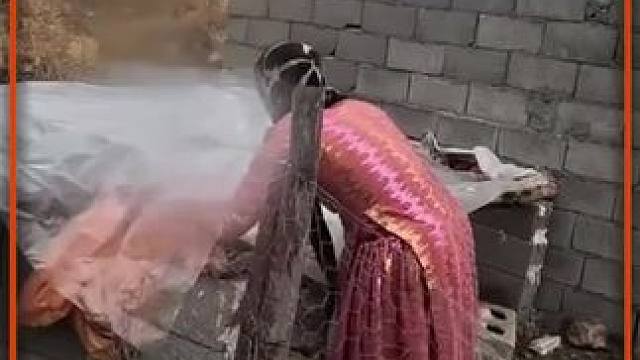 米娜在家等待处理丈夫的事情，伊朗女人米娜最新进展137，和孩子们一起开始正常的生活#米娜 #纪录片 