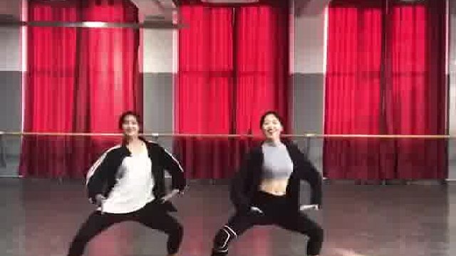 就是单纯的喜欢红色袜子