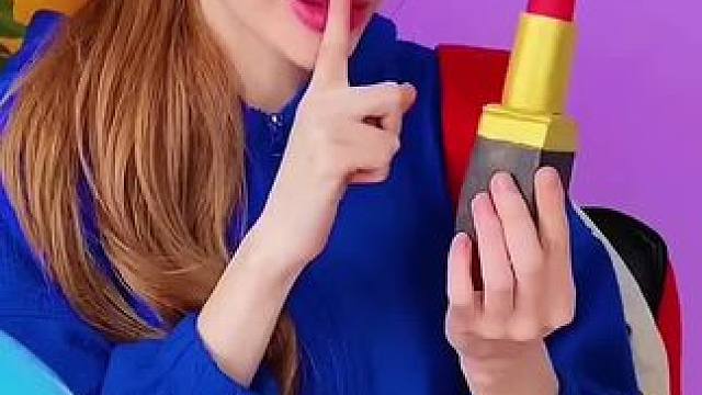 把美食做成大口红，吃起来真的太香了！#看一遍笑一遍 #老外真会玩 #这操作都看傻了 #脑洞大开 #沙