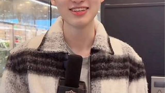 性格随和帅气的小哥#济南 #街头采访 #街拍