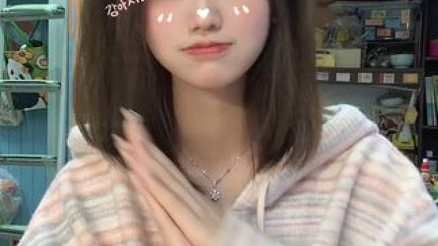 看镜头✌︎('ω')✌︎