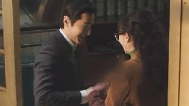 #胡歌唐嫣片场一对视就笑 爱情会消失，但是歌嫣的友情会地久天长#胡歌#唐嫣#友情